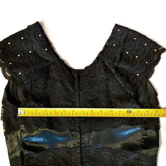 1960s Vintage Black Lace Tiered Sleeveless Rhinestone Satin-Bow Pencil Dress - Picture 12 of 14